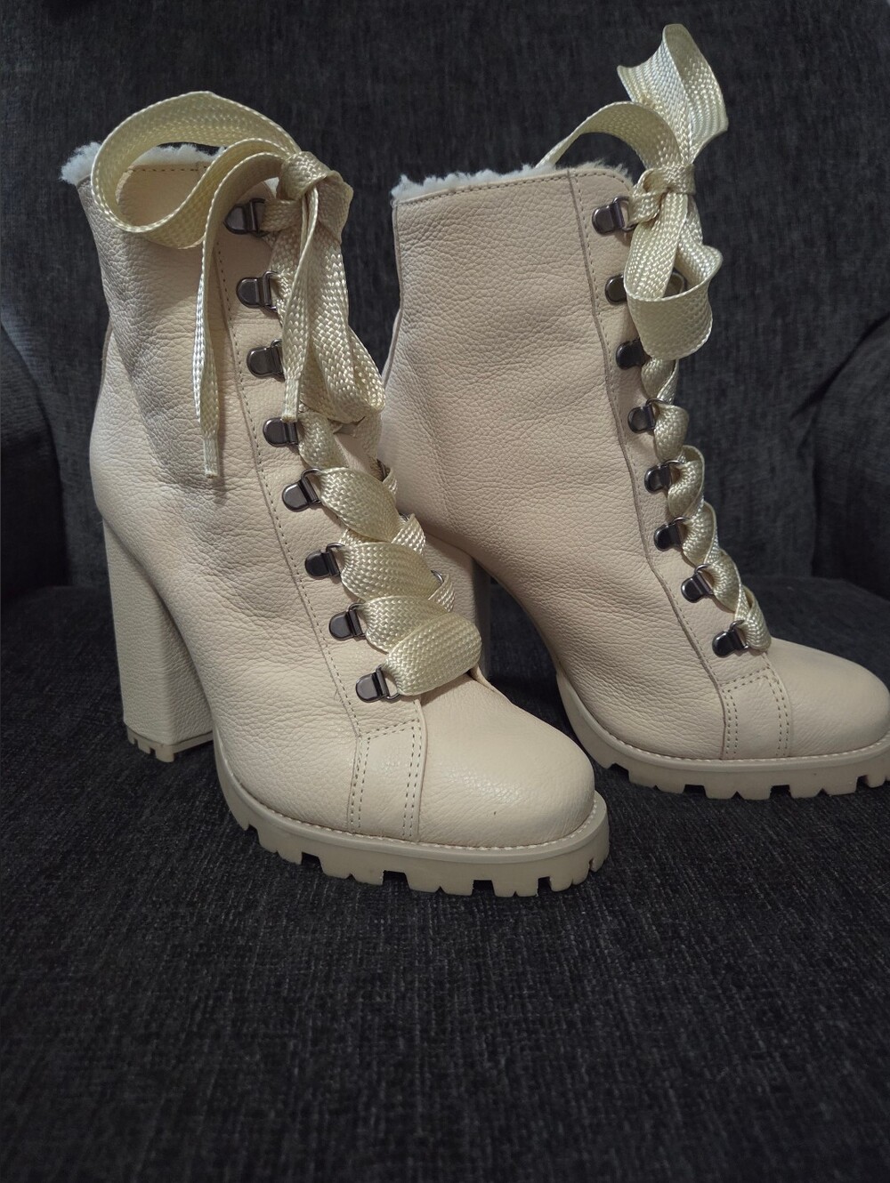 Schutz Zhara Winter Cream Leather Shearling Lace Up Lug Heel Boots Size 8